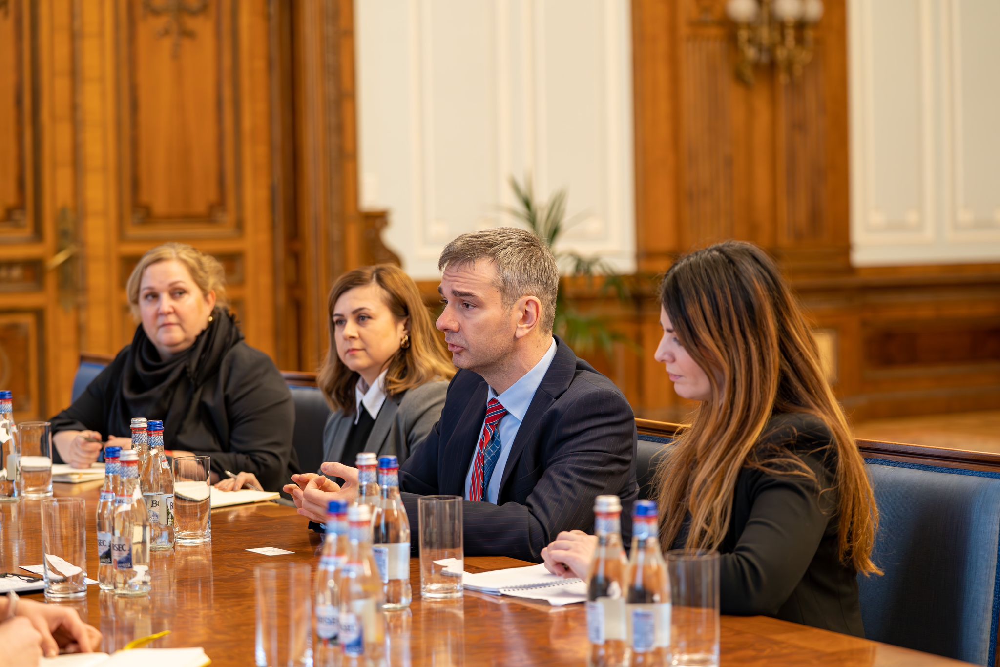 Ilie Bolojan, președintele Senatului, în dialog cu reprezentanții Amazon despre investiții și stabilitate legislativă